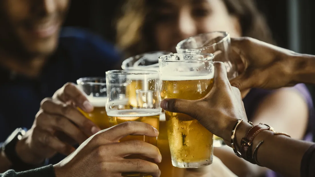 El consumo excesivo de alcohol daña el cerebro