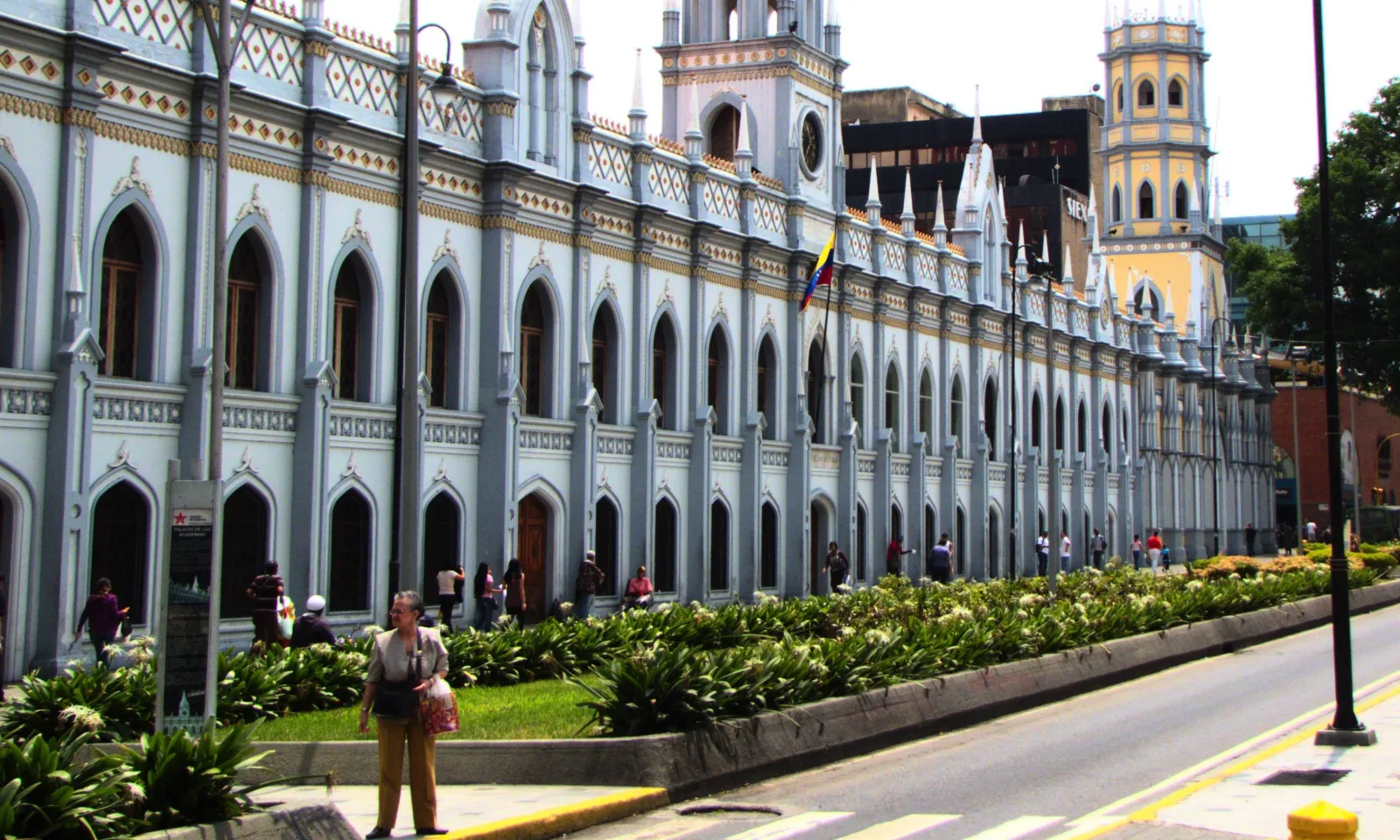 Conmemoran 140 aniversario de Academia de la Lengua Española
