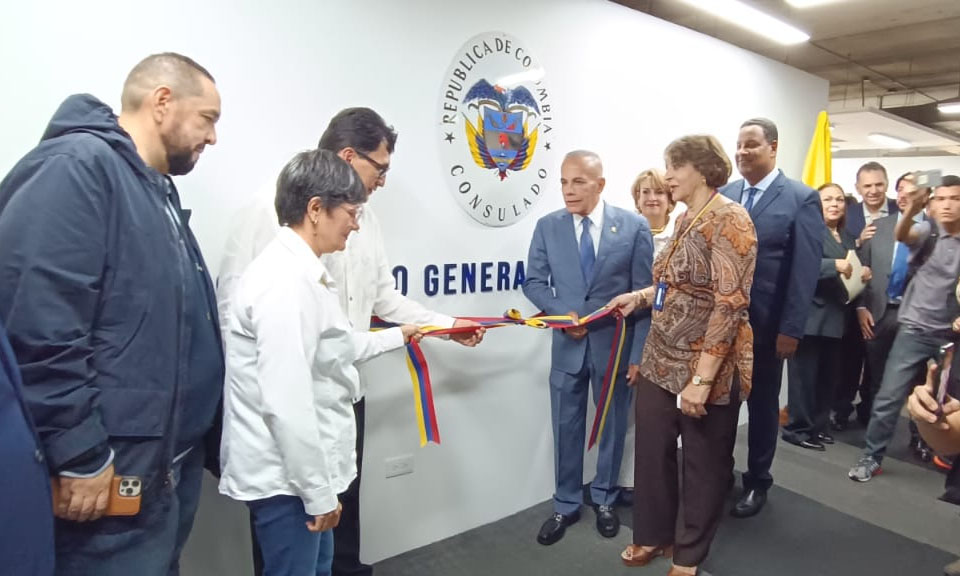 Rosales celebra la reapertura del consulado colombiano en Maracaibo