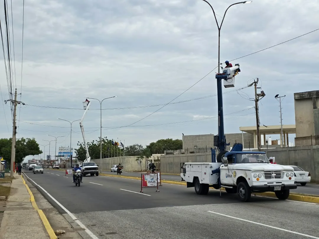Avanza plan de bacheo y alumbrado en avenidas de Maracaibo