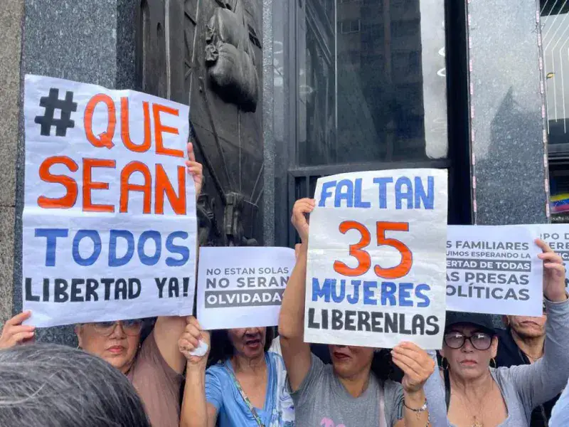 Ministra para la Mujer recibió petición para investigar denuncias de abusos contra presas políticas