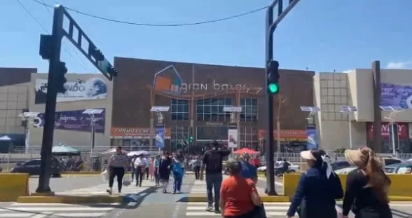 Denuncian calor de 42 grados y deterioro en Gran Bazar