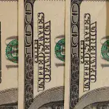 Wall Street sube por acuerdo con Irán y el dólar toca máximos de 2025