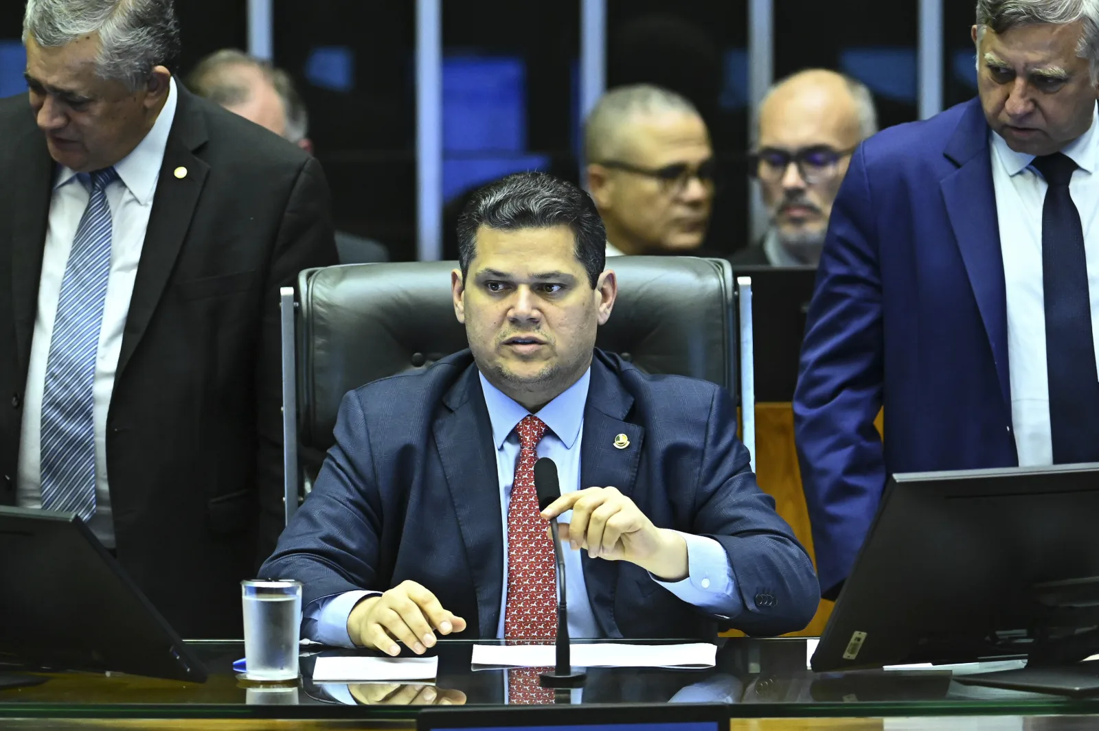 La victoria en el Senado expone fracturas en la derecha