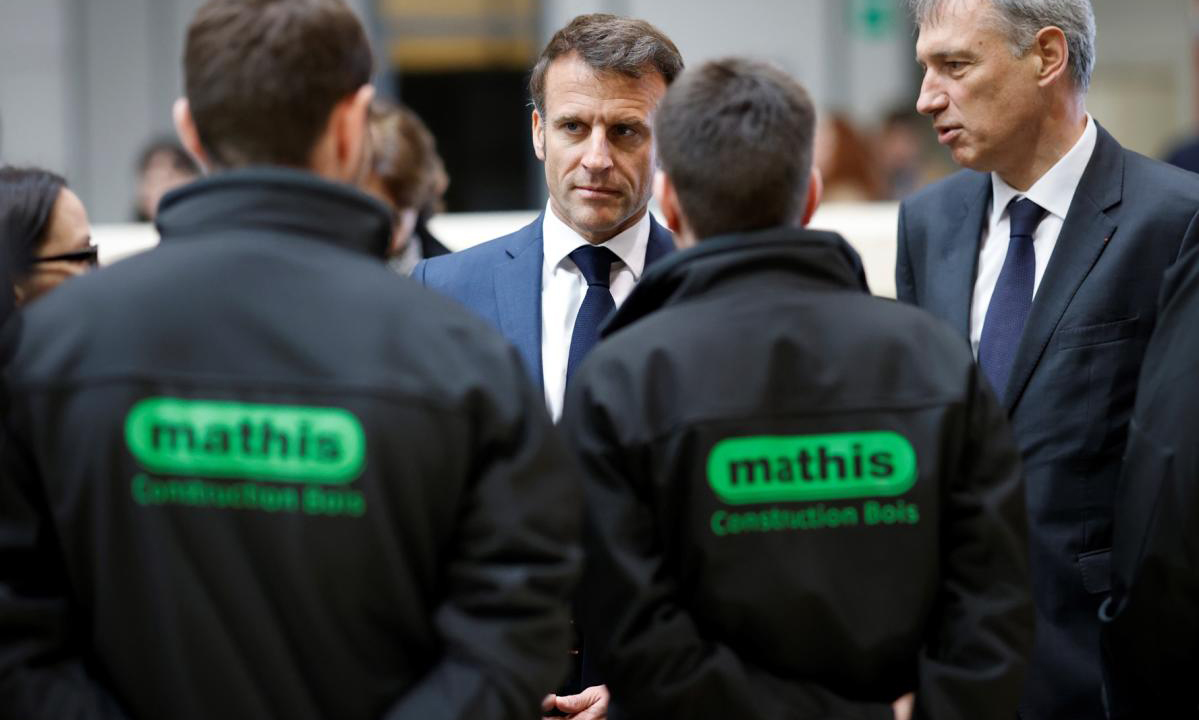Abuchean a Macron en primer viaje para promover la reconciliación nacional