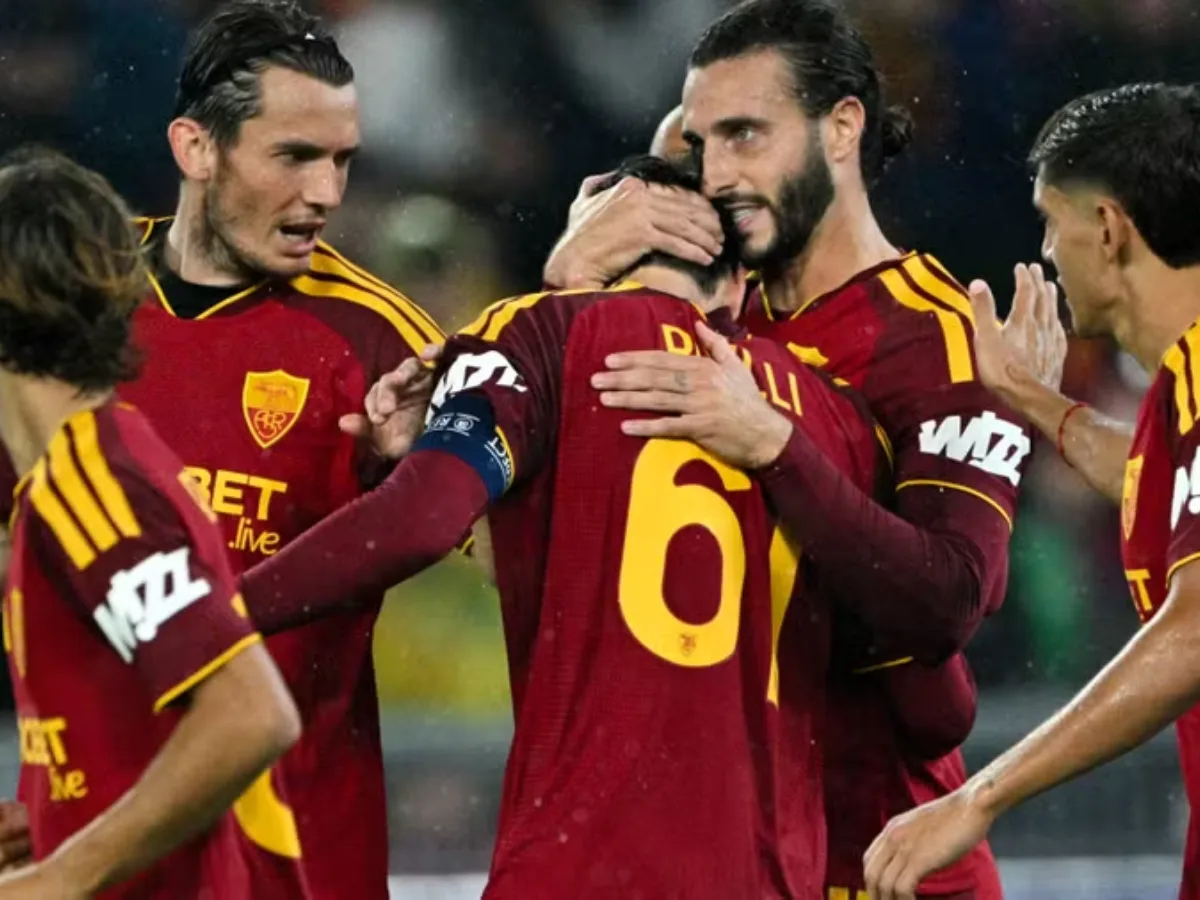 Roma aplastó 4-0 al Slovan y logró su primer triunfo europeo