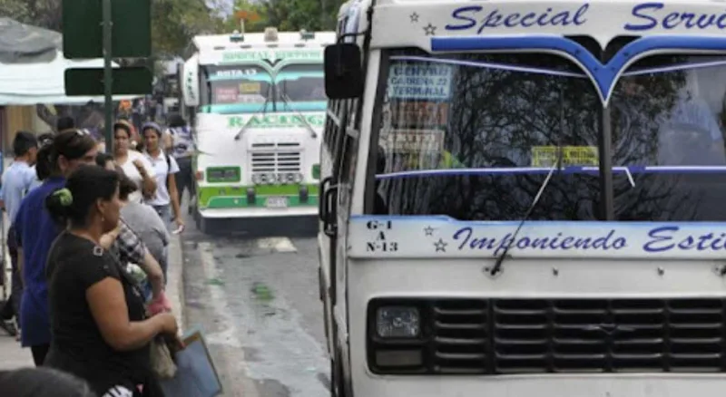 Apagones y falta de combustible frenan el transporte en Lara