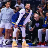 Curry sale cojeando y enciende las alarmas en Golden State