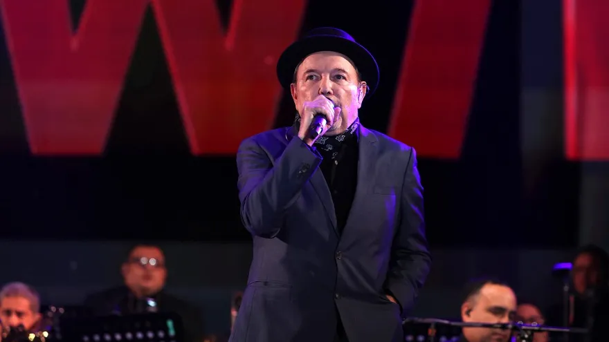 Rubén Blades alza el Ícono Billboard con tributo a Willie Colón