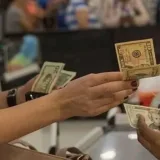 BCV fija el dólar en 881,8769 bolívares para el 20 de octubre