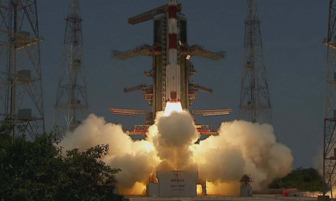 La India lanza su primera misión espacial para estudiar el Sol