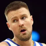 Porzingis no llegará al inicio de la 2026-27 con Warriors
