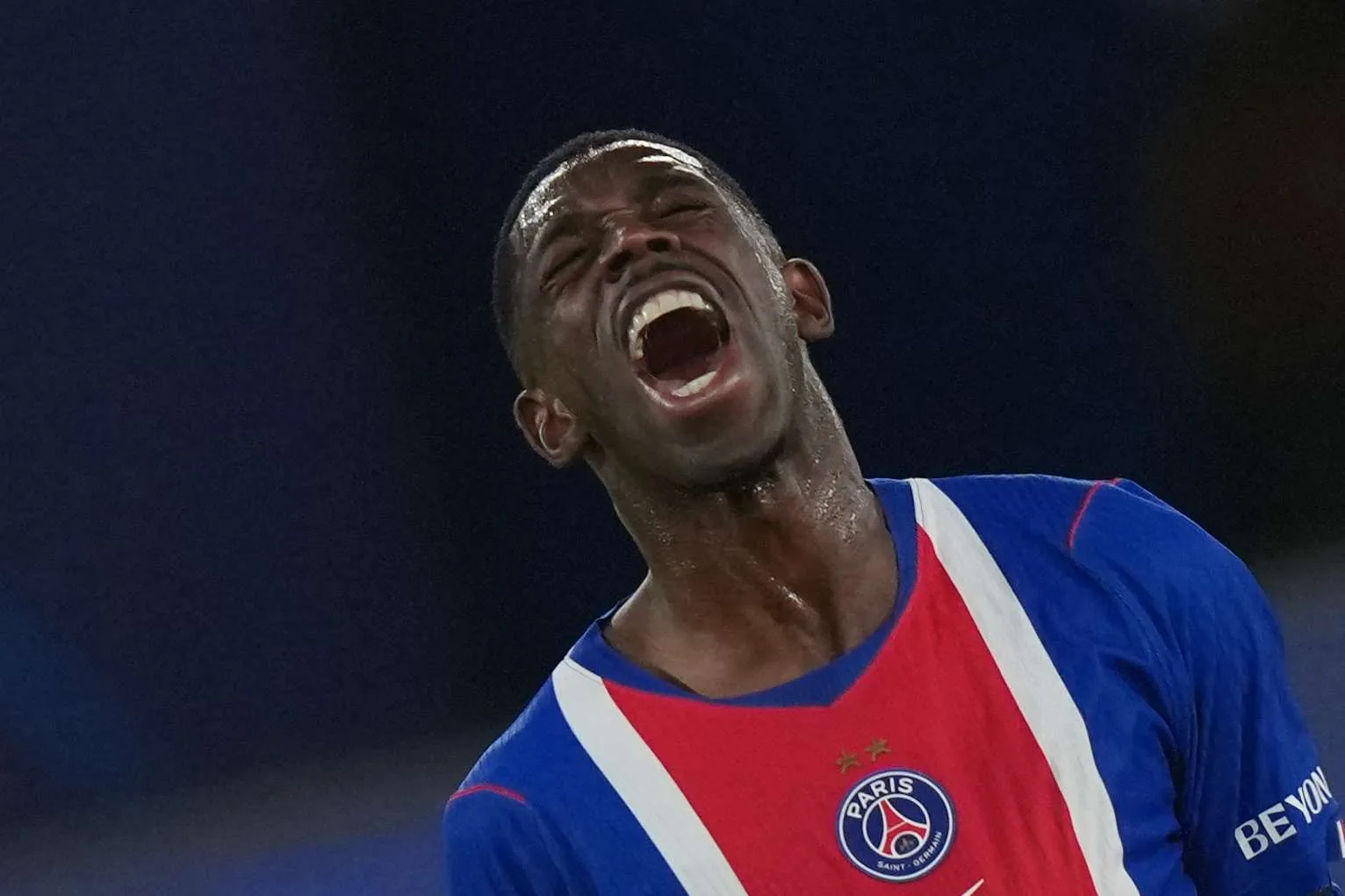 Dembélé y Torres lideran la goleada del PSG en la Champions