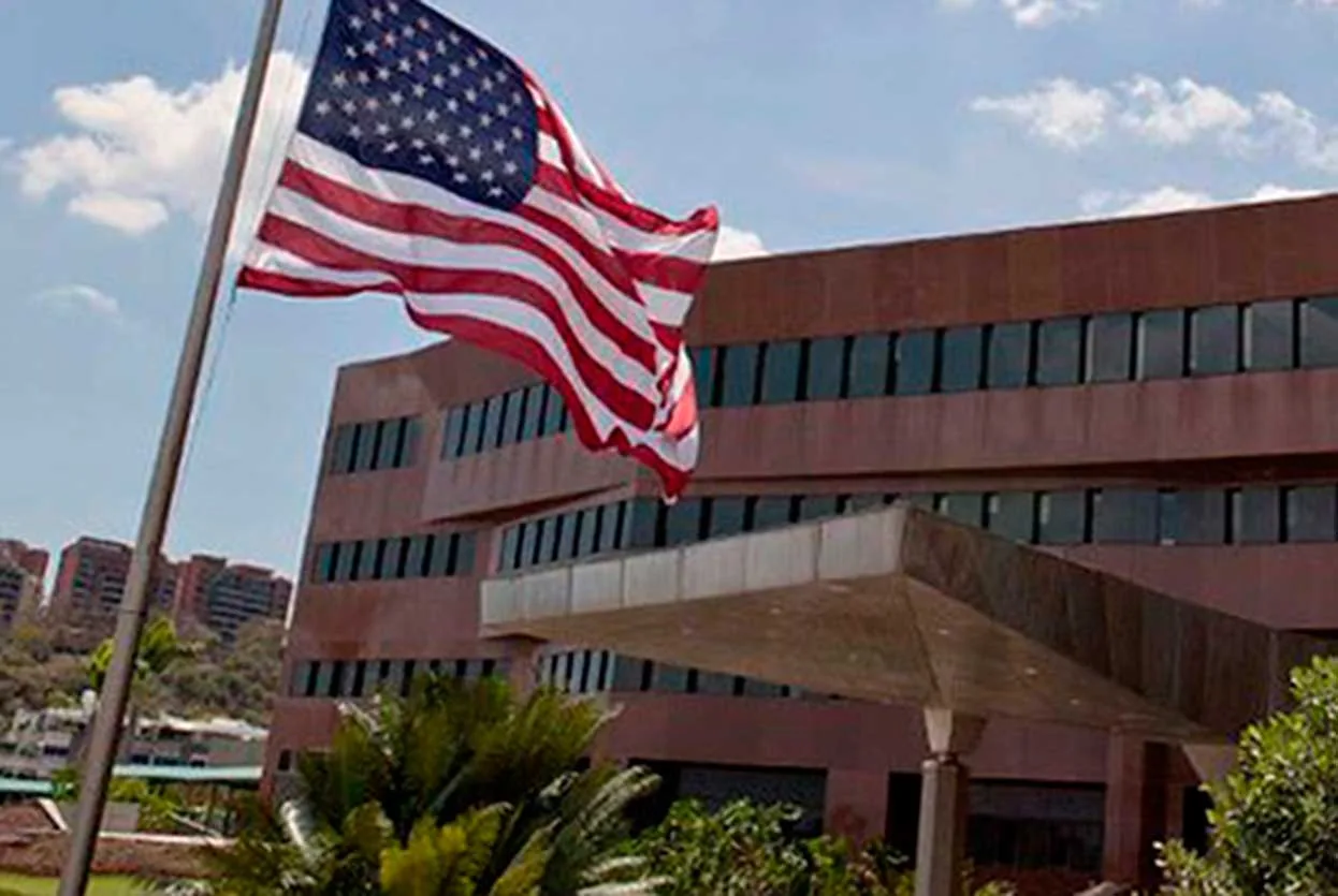 Embajada de Estados Unidos en Caracas ya opera con todo su personal