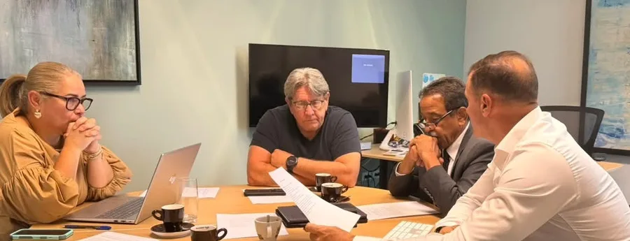 Aruba evalúa reglas para limitar el impacto de los vehículos