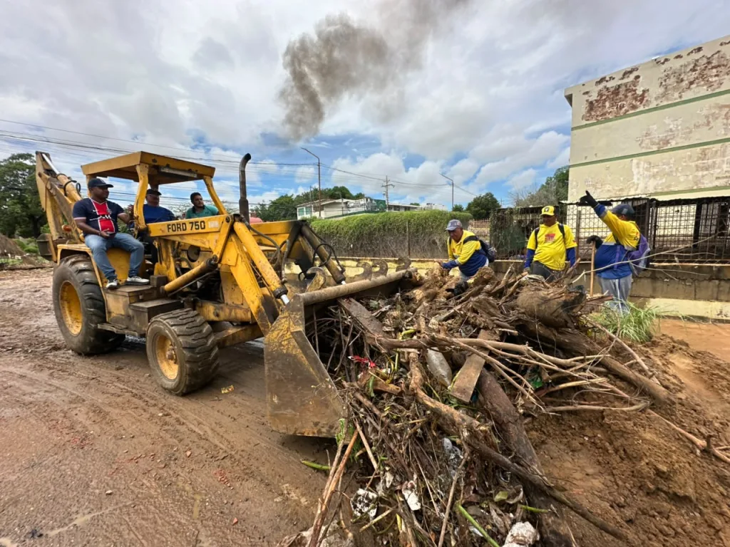 Controlan desborde de la cañada Morillo tras lluvias en Maracaibo