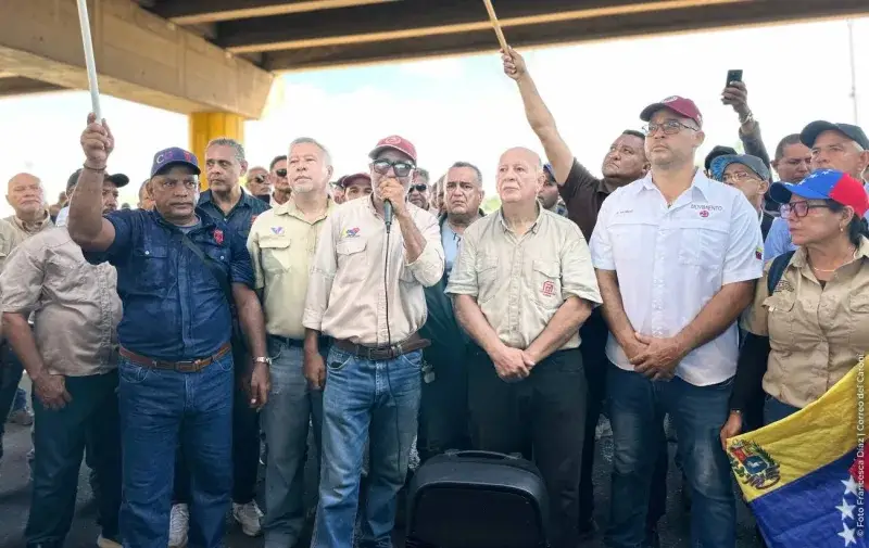 Trabajadores de Guayana paralizan accesos para exigir cronograma