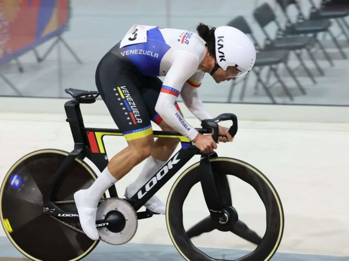 Clever Martínez asegura su boleto al Mundial de Ciclismo de Pista