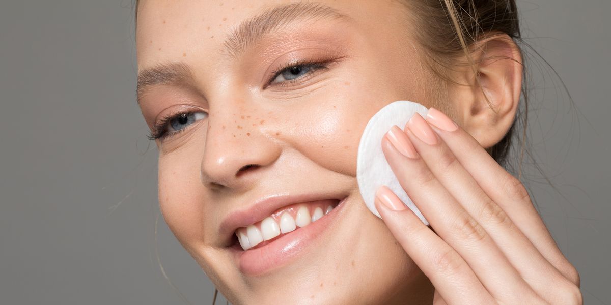 ¿Qué hace el tóner y necesitas usarlo? La opinión de un dermatólogo
