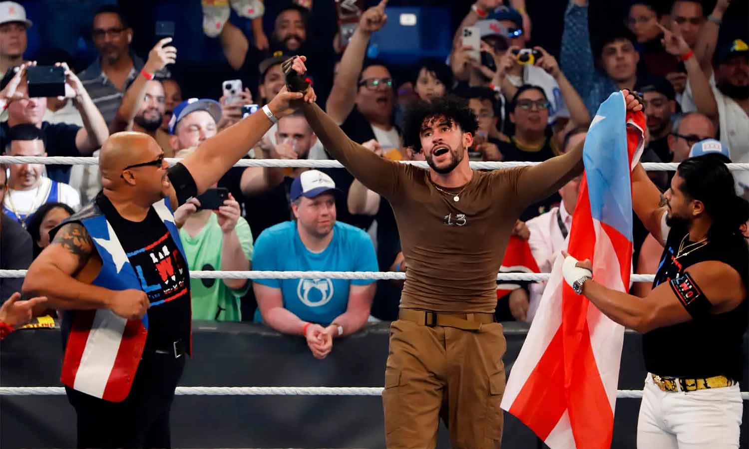 Bad Bunny muestra su espalda con hematomas tras pelea en la WWE