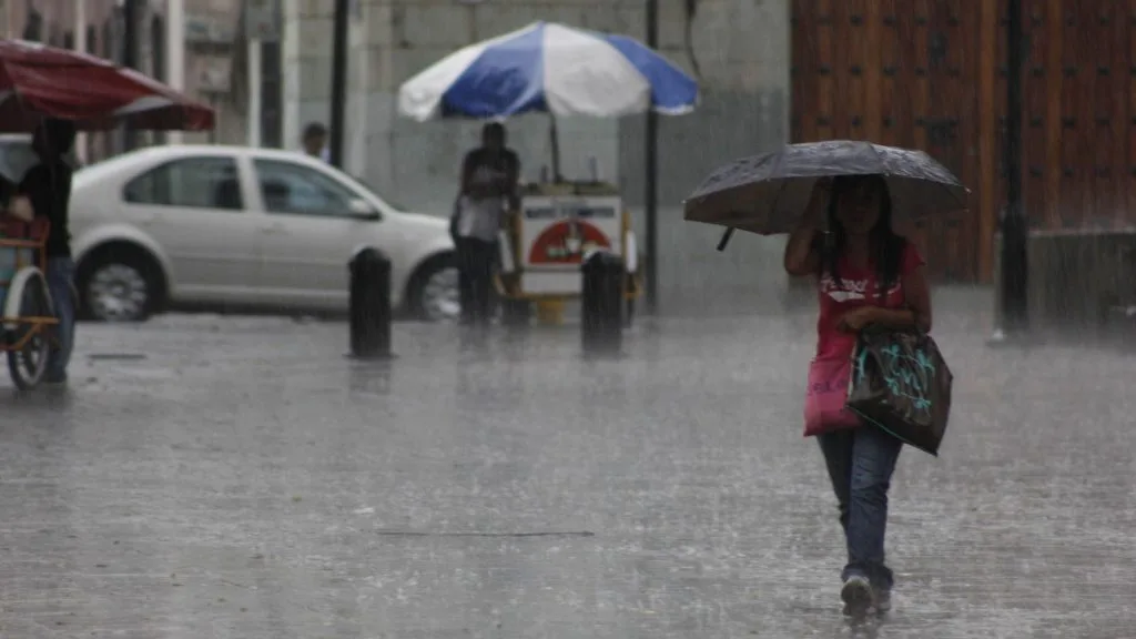 Onda tropical 22 traerá lluvias y descargas eléctricas en varias zonas del país