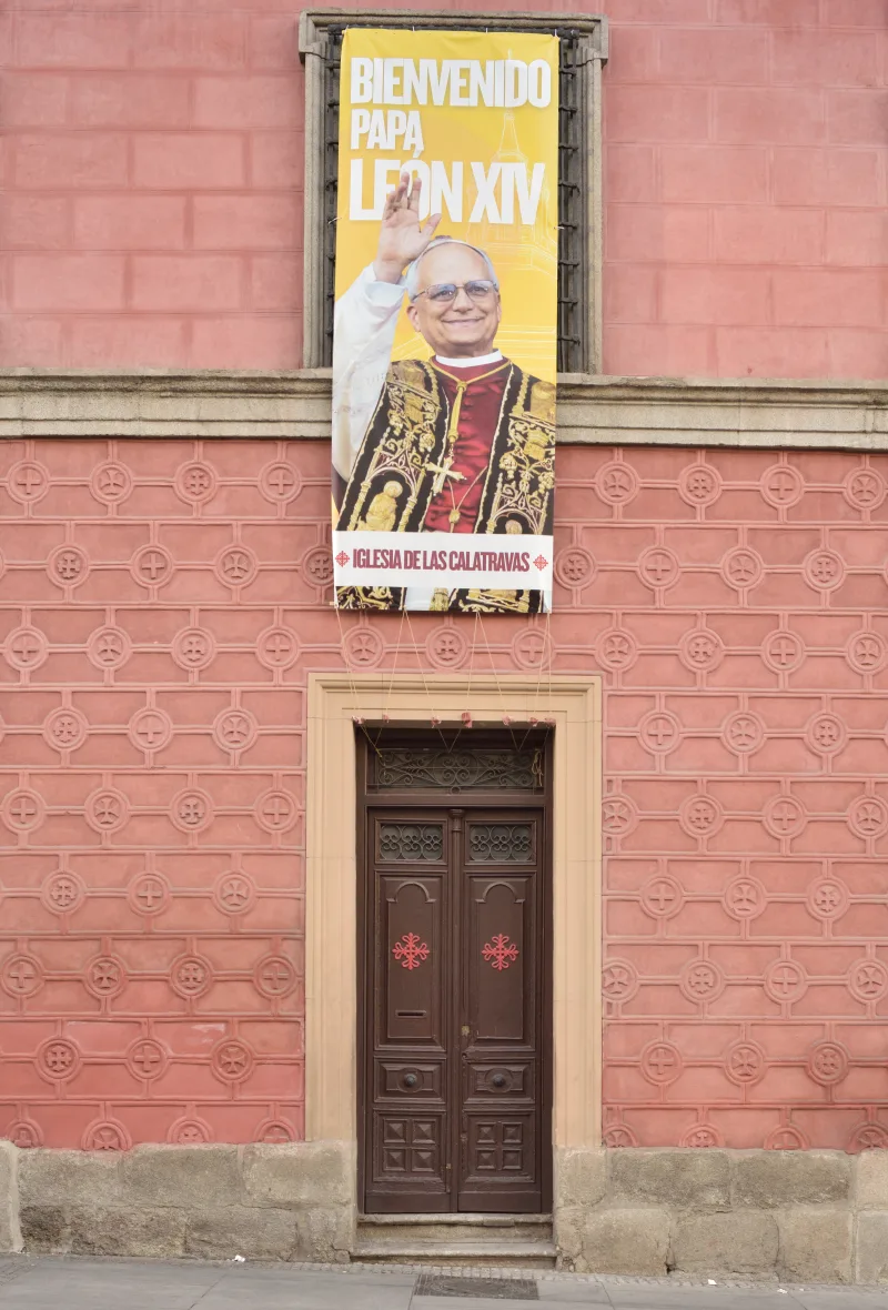 Bienvenido Papa Leon XIV Iglesia de las Calatravas Madrid 01