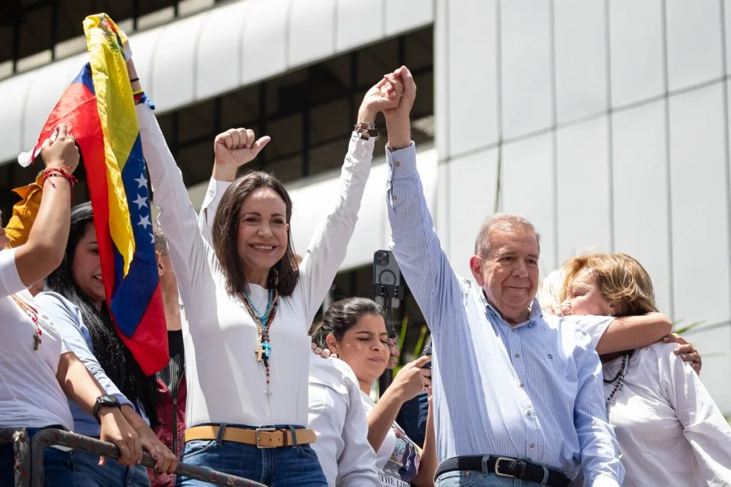 Machado y González Urrutia se deslindan de mesa con el gobierno