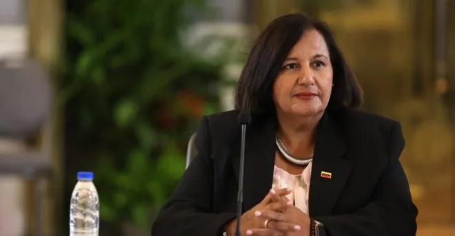 Figuera plantea votar en 2027 tras depurar el registro