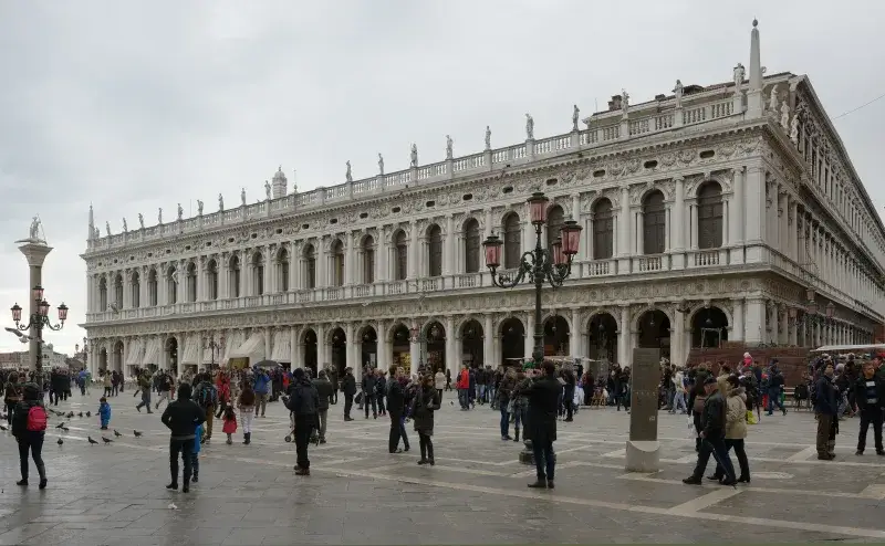 Día lluvioso en Venecia Biblioteca Marciana