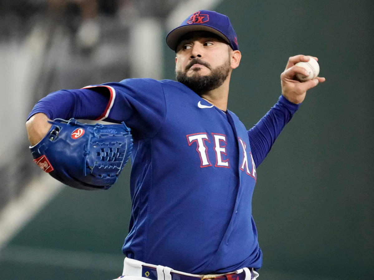 Rangers desperdician magistral salida de Martín Pérez