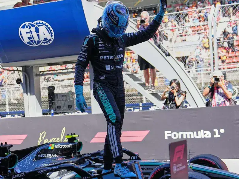 George Russell se queda con la pole en Barcelona y Antonelli saldrá tercero