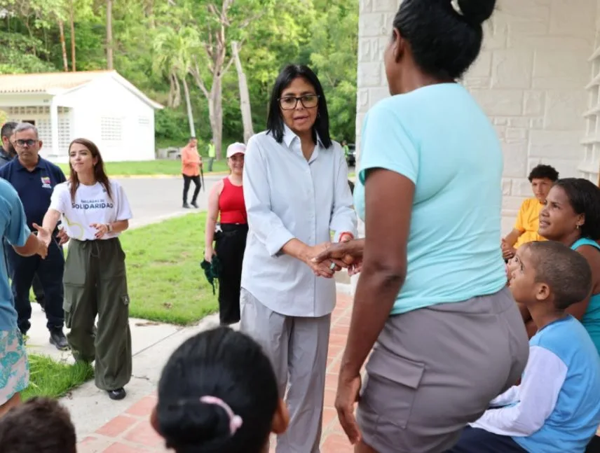 Delcy Rodríguez inspeccionó La Guaira tras el doble sismo y activó apoyo en Los Caracas