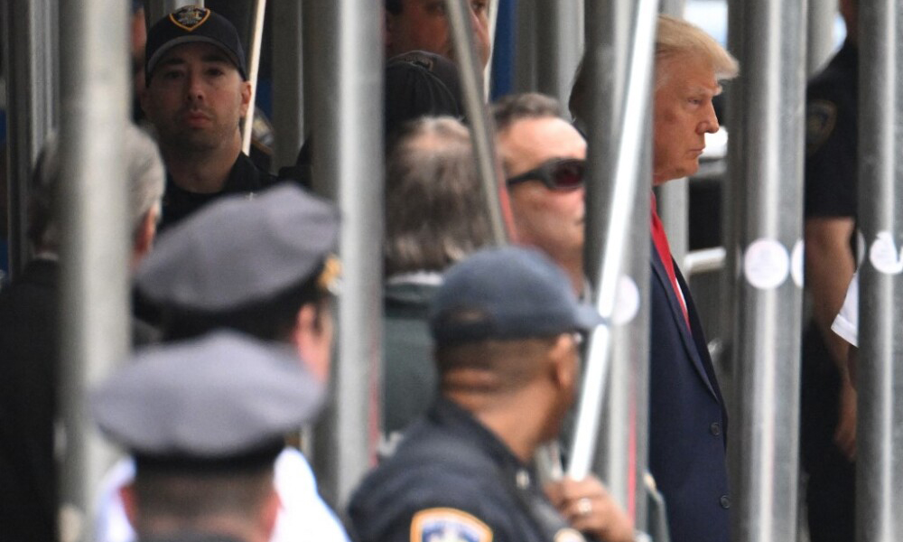 Corte deja en libertad a Trump y el juicio será en enero de 2024