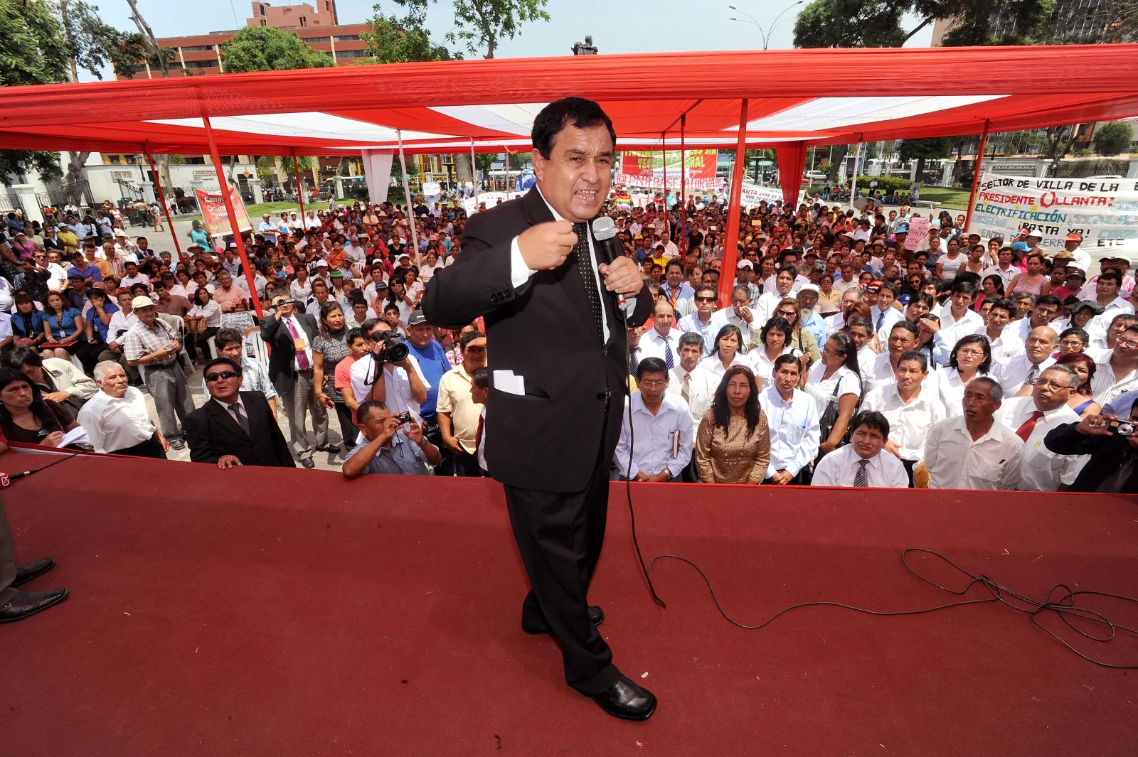 File:Juramentan dirigentes de frente nacional de pueblos jóvenes (6856877462).jpg