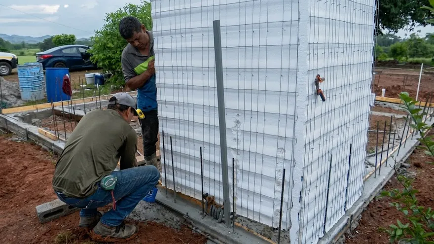 Arranca en Herrera la reconstrucción de casas tras sismo