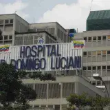 Pacientes del Domingo Luciani siguen comprando insumos pese a llegada de ayuda de EEUU