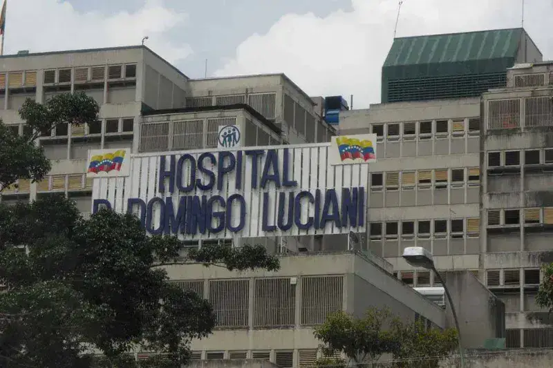 Pacientes del Domingo Luciani siguen comprando insumos pese a llegada de ayuda de EEUU