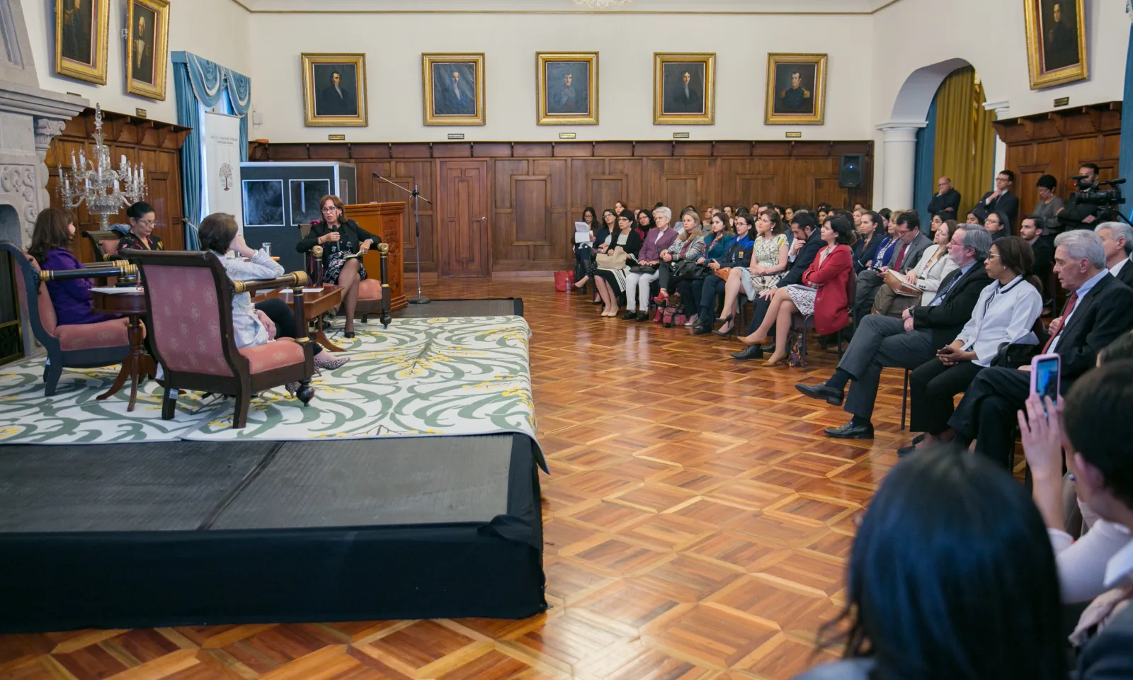 File:Conversatorio Mujeres en Negociaciones Internacionales (46589649514).jpg