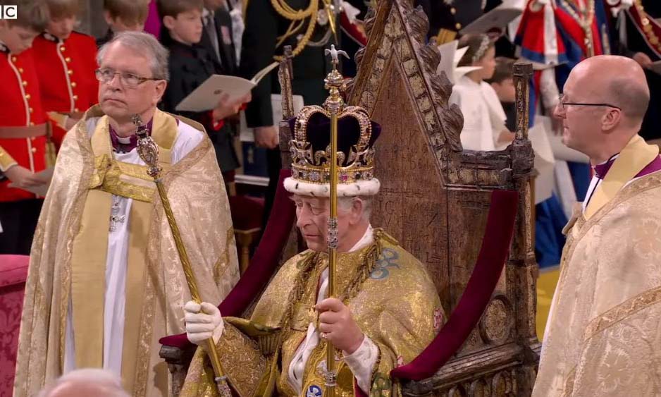 Carlos III es coronado rey por el arzobispo de Canterbury