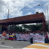 Jubilados de CVG reclaman pago de acciones a $95