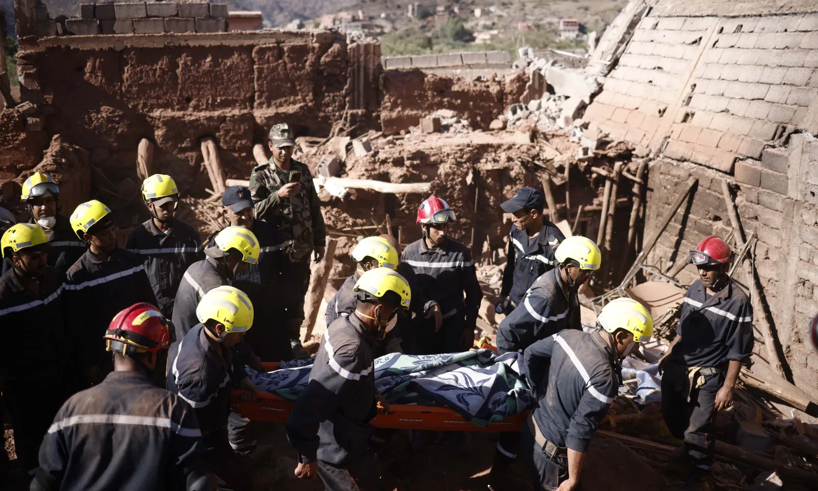 Sube a 2.122 el número de muertos por terremoto en Marruecos