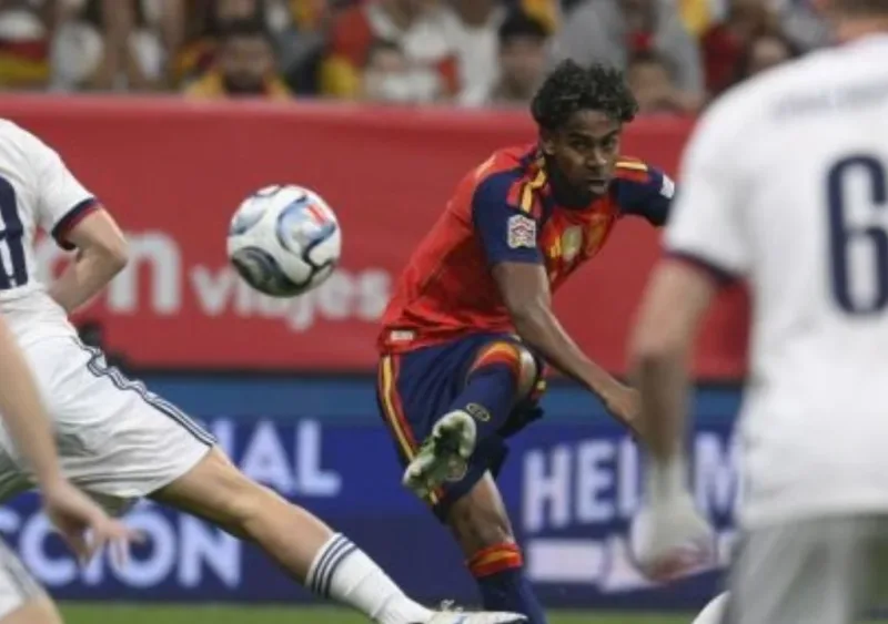 España vence 3-1 a Chequia y sigue perfecta en la Nations League