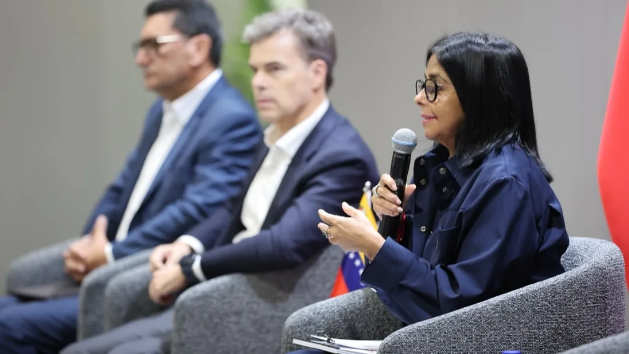 Delcy Rodríguez anuncia 115 mil barriles en Zulia