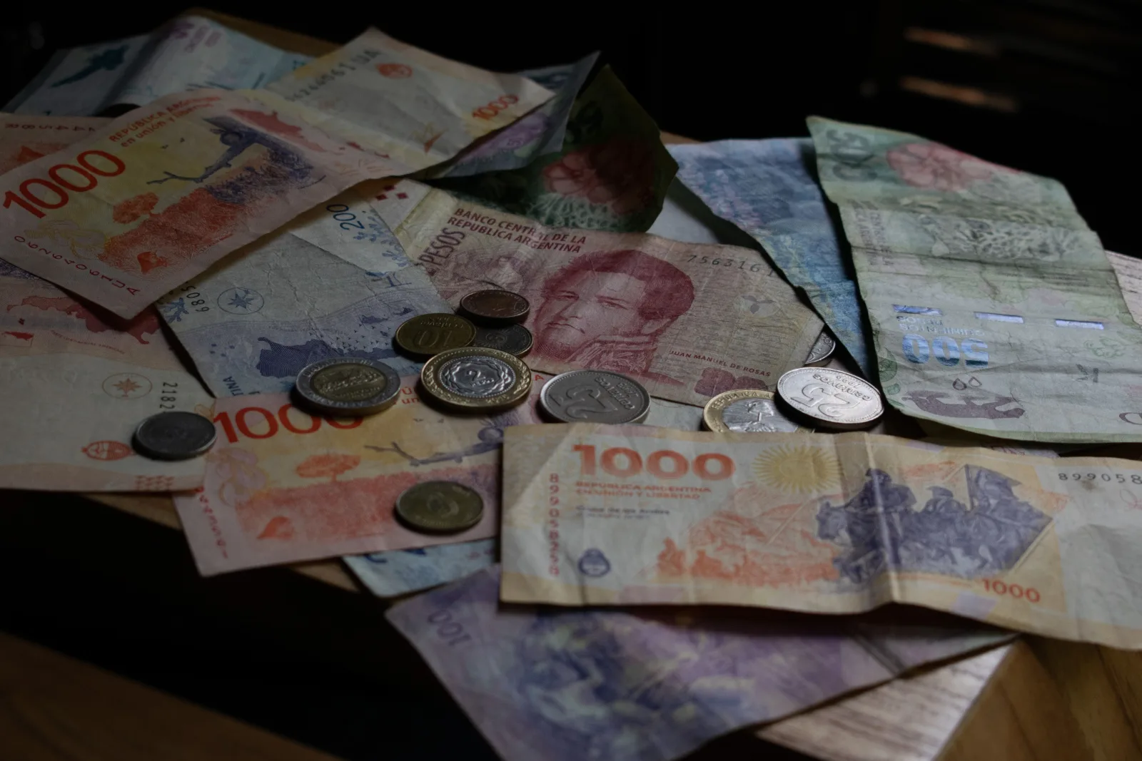 Los salarios argentinos encadenan tres meses sobre la inflación