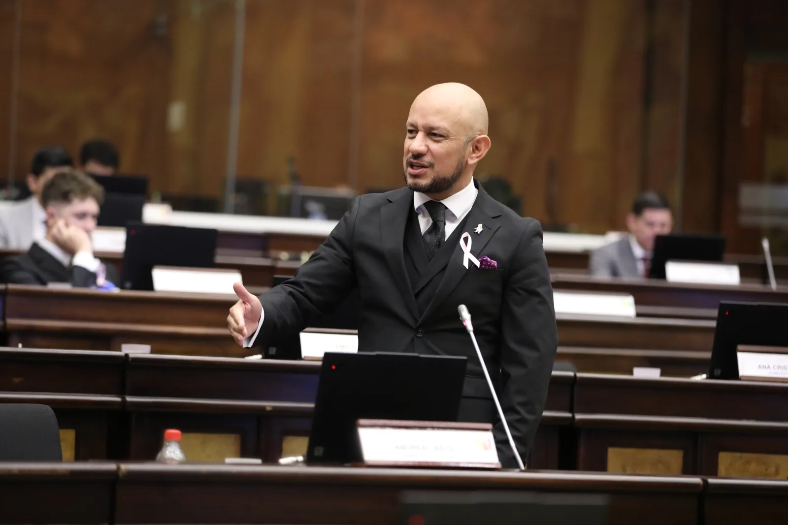 Asamblea de Ecuador volverá a votar fiscalización del caso VaQnas