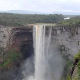 Venezuela insiste en negociar la disputa por el Esequibo