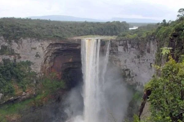 Venezuela insiste en negociar la disputa por el Esequibo