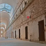 Corredor de Eastern State Penitentiary, Filadelfia; imagen ilustrativa, no es la cárcel 26 de Julio.