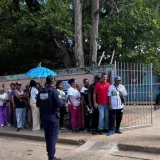 Gobierno reporta afluencia alta en la consulta popular