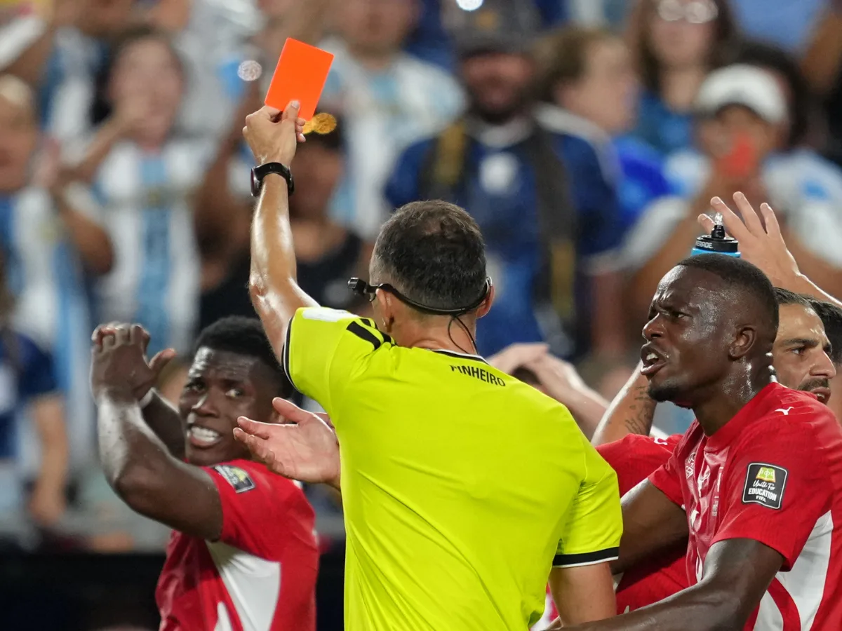 La IFAB corrigió su postura sobre una roja en Argentina-Suiza